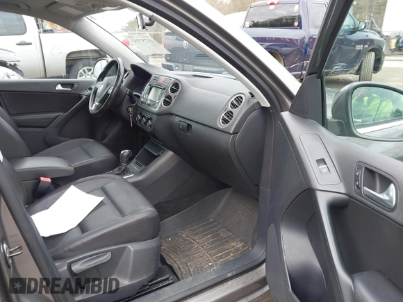 2011 Volkswagen Tiguan SE with VIN WVGBV7AX4BW532524, listed as a IAAI auction lot 41757552 with 141,115 mi miles and . Bid and sale history available at DreamBid. Image 5.