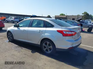 2012 Ford Focus SE z VIN 1FAHP3F28CL215997, wystawiony jako IAAI lot #42483639 z przebiegiem 101 518 mil mil oraz . Historia ofert i sprzedaży dostępna na DreamBid. Obrazek 3.