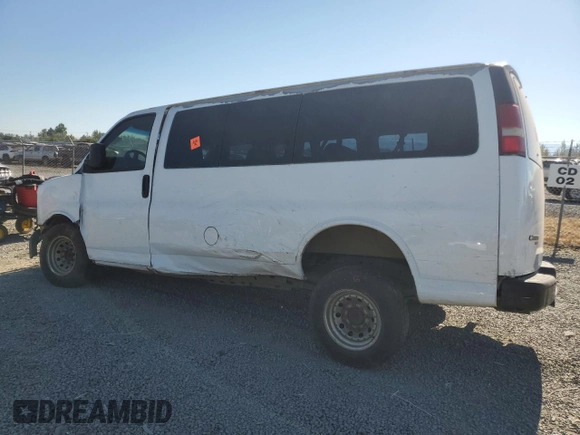 2007 Chevrolet Express Passenger z VIN 1GAHG35U271208048, wystawiony jako Copart lot #62064964 z przebiegiem Nie podano mil oraz Szkoda całkowita • Salvage title. Historia ofert i sprzedaży dostępna na DreamBid. Obrazek 2.