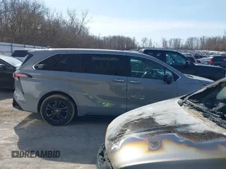 2024 Toyota Sienna XSE z VIN 5TDXSKFC4RS145137, wystawiony jako IAAI lot #41750659 z przebiegiem 17 606 mil mil oraz . Historia ofert i sprzedaży dostępna na DreamBid. Obrazek 14.