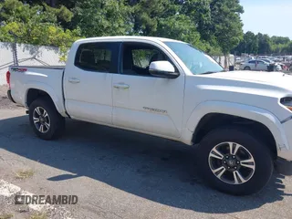 2017 Toyota Tacoma SR5 z VIN 3TMCZ5AN7HM065835, wystawiony jako IAAI lot #40250247 z przebiegiem 221 022 mil mil oraz . Historia ofert i sprzedaży dostępna na DreamBid. Obrazek 13.