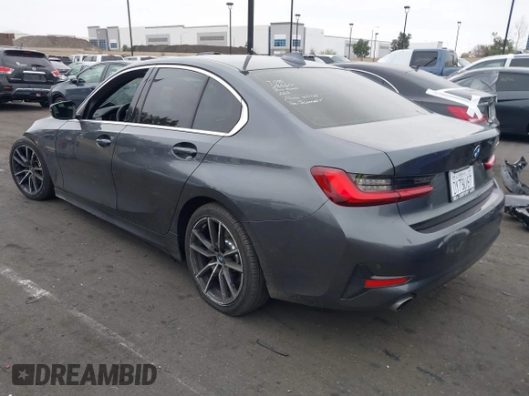 2022 BMW 3 Series 330i z VIN 3MW5R1J01N8C33802, wystawiony jako IAAI lot #41856666 z przebiegiem 41 095 mil mil oraz . Historia ofert i sprzedaży dostępna na DreamBid. Obrazek 3.