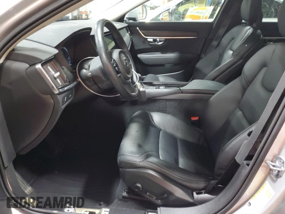 2018 Volvo V90 z VIN YV4102NK0J1033440, wystawiony jako Copart lot #38574003 z przebiegiem 11 451 mil mil oraz . Historia ofert i sprzedaży dostępna na DreamBid. Obrazek 7.