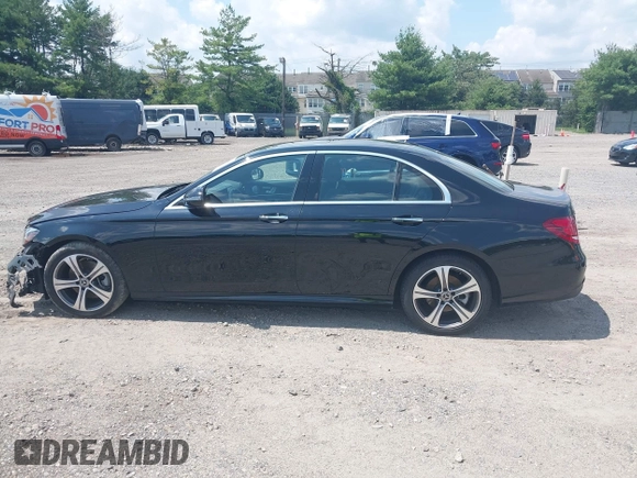 2018 Mercedes-Benz E 300 with VIN WDDZF4KB0JA394337, listed as a IAAI auction lot 42535687 with 40,509 mi miles and . Bid and sale history available at DreamBid. Image 14.
