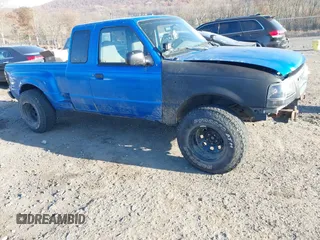 2000 Ford Ranger XL with VIN 1FTYR14C7YTA97775, listed as a IAAI auction lot 40771596 with 180,788 mi miles. Bid and sale history available at carsss.com. Image 1.