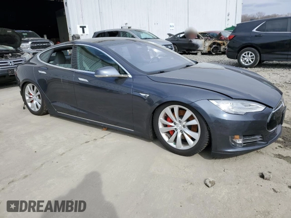 2015 Tesla Model S 85D with VIN 5YJSA1H4XFF096717, listed as a Copart auction lot 84732464 with Not Provided miles and Salvage Title. Bid and sale history available at carsss.com. Image 4.