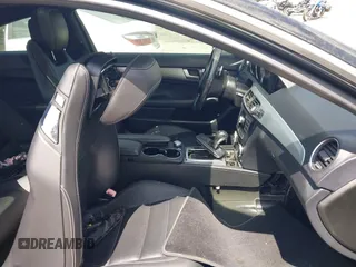 2013 Mercedes-Benz C 250 с VIN WDDGJ4HB4DF960262, выставлен на аукционе IAAI как лот 42769489 с пробегом 164 315 миль миль и . История ставок и продаж доступна на DreamBid. Изображение 5.