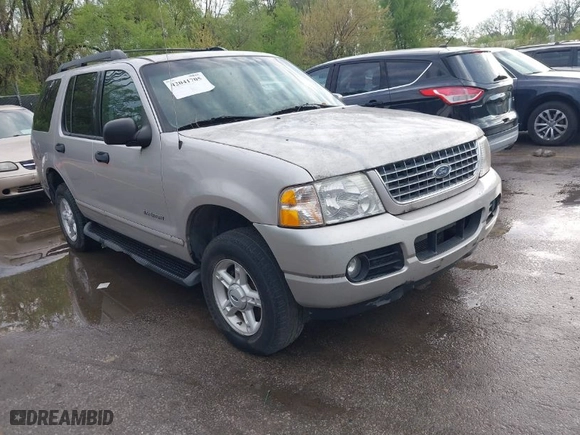 2005 Ford Explorer XLT with VIN 1FMZU73K35UB62539, listed as a IAAI auction lot 42041705 with 215,848 mi miles. Bid and sale history available at carsss.com. Image 1.