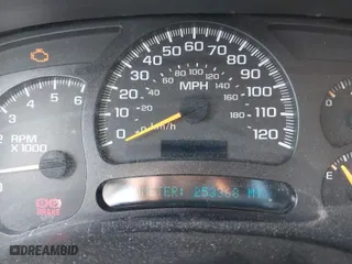2005 Chevrolet Silverado 1500 Work Truck with VIN 1GCEC19XX5Z135587, listed as a IAAI auction lot 41645859 with 253,368 mi miles. Bid and sale history available at carsss.com. Image 7.