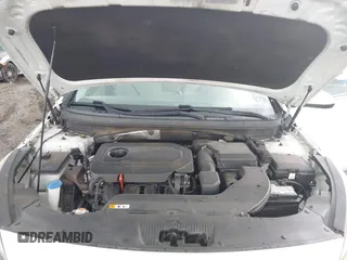 2015 Hyundai Sonata SE z VIN 5NPE24AFXFH236452, wystawiony jako IAAI lot #42386744 z przebiegiem 136 049 mil mil oraz . Historia ofert i sprzedaży dostępna na DreamBid. Obrazek 10.