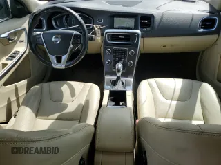 2015 Volvo V60 z VIN YV1612SD8F1199783, wystawiony jako Copart lot #55775985 z przebiegiem 163 589 mil mil oraz Szkoda całkowita • Salvage title. Historia ofert i sprzedaży dostępna na DreamBid. Obrazek 8.