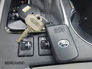 2014 Toyota Highlander XLE z VIN 5TDKKRFH1ES024090, wystawiony jako IAAI lot #42123199 z przebiegiem 58 751 mil mil oraz . Historia ofert i sprzedaży dostępna na DreamBid. Obrazek 11.