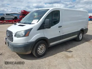 2015 Ford Transit Cargo z VIN 1FTNE1YM7FKB14241, wystawiony jako IAAI lot #42126200 z przebiegiem 314 744 mil mil oraz . Historia ofert i sprzedaży dostępna na DreamBid. Obrazek 2.
