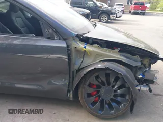 2023 Tesla Model Y Performance z VIN 7SAYGDEFXPF767971, wystawiony jako IAAI lot #42198881 z przebiegiem 32 442 mil mil oraz . Historia ofert i sprzedaży dostępna na DreamBid. Obrazek 22.