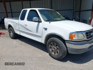 2000 Ford F-150 XL z VIN 1FTRX17L7YKA82690, wystawiony jako IAAI lot #42597325 z przebiegiem Nie podano mil oraz . Historia ofert i sprzedaży dostępna na DreamBid. Obrazek 1.