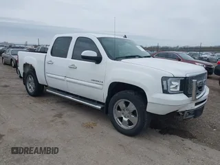 2007 GMC Sierra Denali z VIN 2GTEK638671689948, wystawiony jako IAAI lot #41963753 z przebiegiem 192 416 mil mil oraz . Historia ofert i sprzedaży dostępna na DreamBid. Obrazek 1.