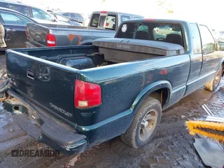 2003 Chevrolet S-10 with VIN 1GCCS19H638165384, listed as a IAAI auction lot 41543313 with 117,386 mi miles and . Bid and sale history available at DreamBid. Image 4.