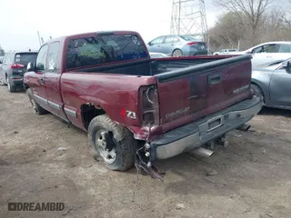 2002 Chevrolet Silverado 1500 LS with VIN 1GCEK19T32E191759, listed as a IAAI auction lot 41880468 with 247,877 mi miles. Bid and sale history available at carsss.com. Image 3.