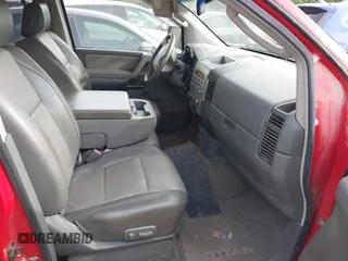 2005 Nissan Titan SE z VIN 1N6BA07B25N569257, wystawiony jako IAAI lot #42272847 z przebiegiem 96 935 mil mil oraz . Historia ofert i sprzedaży dostępna na DreamBid. Obrazek 5.