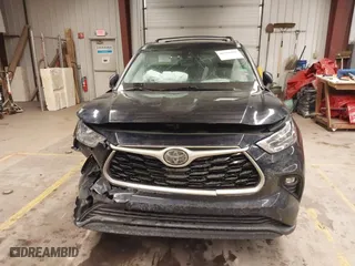 2020 Toyota Highlander XLE with VIN 5TDGZRBH3LS519783, listed as a IAAI auction lot 41366430 with 123,054 mi miles. Bid and sale history available at carsss.com. Image 6.