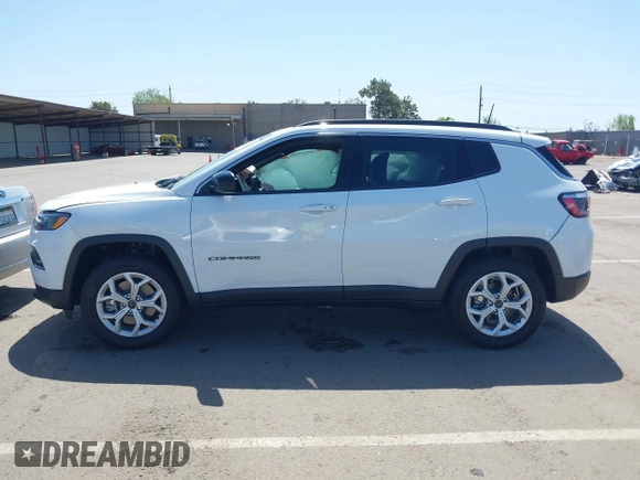 2025 Jeep Compass Latitude with VIN 3C4NJDBN4ST554344, listed as a IAAI auction lot 41993411 with 633 mi miles and . Bid and sale history available at DreamBid. Image 14.
