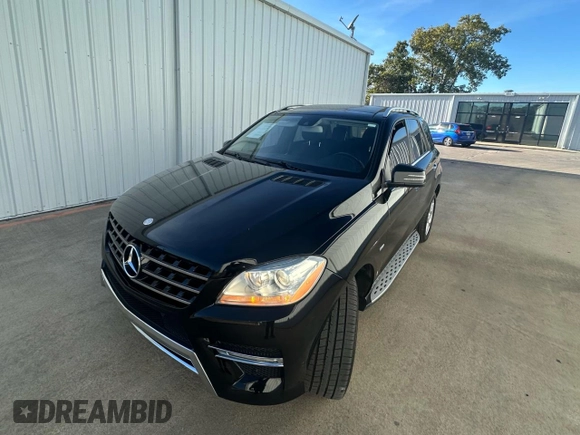 2012 Mercedes-Benz M 550 with VIN 4JGDA7DB4CA049084, listed as a Copart auction lot 83238734 with 88,571 mi miles and Clean title. Bid and sale history available at DreamBid. Image 2.