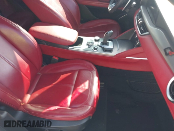 2020 Alfa Romeo Stelvio Sport z VIN ZASPAJAN4L7C75093, wystawiony jako IAAI lot #41900812 z przebiegiem 56 888 mil mil oraz . Historia ofert i sprzedaży dostępna na DreamBid. Obrazek 5.