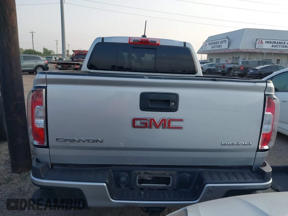 2018 GMC Canyon 2WD Denali z VIN 1GTG5EENXJ1256837, wystawiony jako IAAI lot #42139397 z przebiegiem 93 024 mil mil oraz . Historia ofert i sprzedaży dostępna na DreamBid. Obrazek 16.