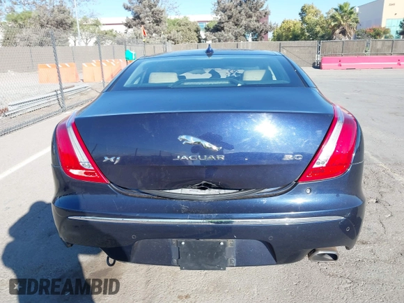 2015 Jaguar XJ with VIN SAJWA1CZ8F8V82299, listed as a IAAI auction lot 40586325 with 1 mi miles. Bid and sale history available at carsss.com. Image 15.