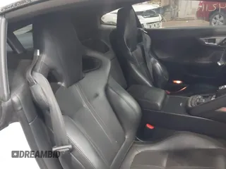 2015 Jaguar F-Type R z VIN SAJWA6DA3FMK21267, wystawiony jako IAAI lot #42116034 z przebiegiem 60 044 mil mil oraz . Historia ofert i sprzedaży dostępna na DreamBid. Obrazek 8.