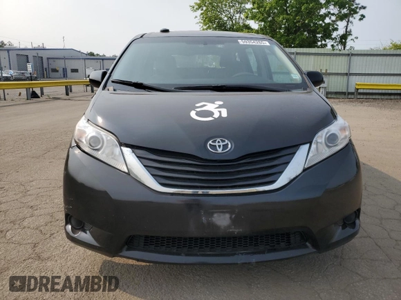2014 Toyota Sienna L z VIN 5TDZK3DC4ES489028, wystawiony jako Copart lot #59354265 z przebiegiem 196 353 mil mil oraz Czysty tytuł • Clean title. Historia ofert i sprzedaży dostępna na DreamBid. Obrazek 5.
