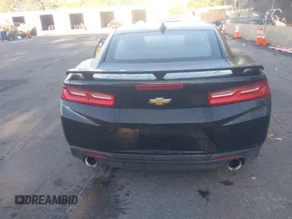 2018 Chevrolet Camaro 1LT z VIN 1G1FB1RX1J0110205, wystawiony jako IAAI lot #39373056 z przebiegiem 48 224 mil mil oraz . Historia ofert i sprzedaży dostępna na DreamBid. Obrazek 16.