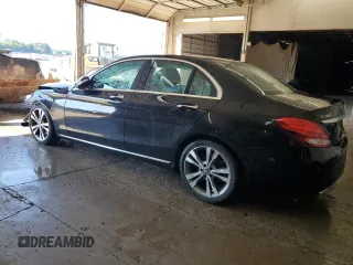 2018 Mercedes-Benz C 300 z VIN 55SWF4JB5JU266535, wystawiony jako Copart lot #61848525 z przebiegiem 121 869 mil mil oraz Szkoda całkowita • Salvage title. Historia ofert i sprzedaży dostępna na DreamBid. Obrazek 2.
