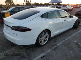 2015 Tesla Model S 85D with VIN 5YJSA1S21FF087461, listed as a Copart auction lot 87027334 with 53,868 mi miles and Salvage Title. Bid and sale history available at carsss.com. Image 3.
