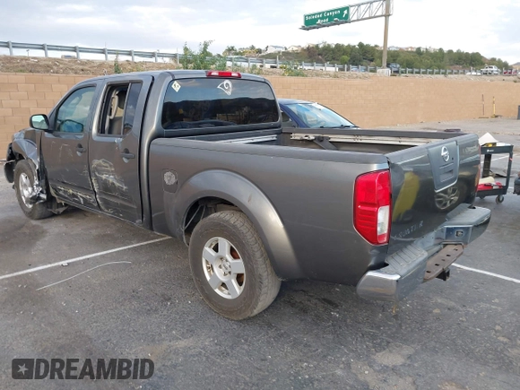 2007 Nissan Frontier SE z VIN 1N6AD09U67C411083, wystawiony jako IAAI lot #41691251 z przebiegiem 186 495 mil mil oraz . Historia ofert i sprzedaży dostępna na DreamBid. Obrazek 3.