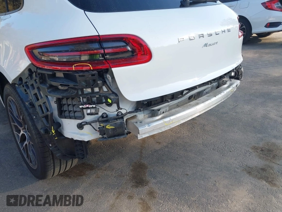 2018 Porsche Macan with VIN WP1AA2A53JLB21577, listed as a IAAI auction lot 41655044 with 51,923 mi miles. Bid and sale history available at carsss.com. Image 6.
