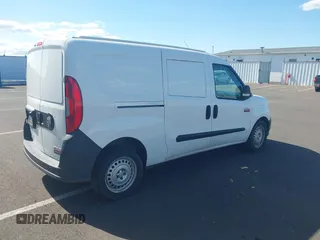 2018 Ram ProMaster City Cargo Tradesman z VIN ZFBERFAB0J6J37598, wystawiony jako IAAI lot #42416142 z przebiegiem 93 498 mil mil oraz . Historia ofert i sprzedaży dostępna na DreamBid. Obrazek 4.