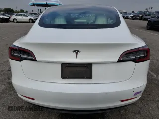 2019 Tesla Model 3 Mid Range z VIN 5YJ3E1EAXKF429382, wystawiony jako Copart lot #56172625 z przebiegiem Nie podano mil oraz Szkoda całkowita • Salvage title. Historia ofert i sprzedaży dostępna na DreamBid. Obrazek 6.