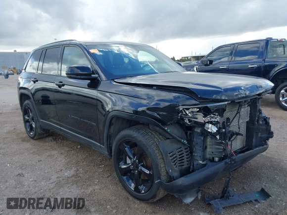 2023 Jeep Grand Cherokee Laredo z VIN 1C4RJHAG7PC661998, wystawiony jako IAAI lot #41104990 z przebiegiem 43 718 mil mil oraz . Historia ofert i sprzedaży dostępna na DreamBid. Obrazek 1.