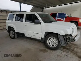 2015 Jeep Patriot Sport with VIN 1C4NJRBB7FD347901, listed as a Copart auction lot 41638935 with 88,117 mi miles and Salvage Title. Bid and sale history available at carsss.com. Image 4.