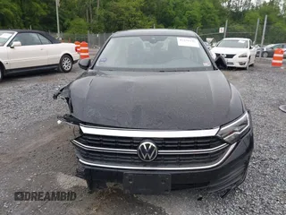 2023 Volkswagen Jetta SE z VIN 3VW7M7BUXPM061694, wystawiony jako IAAI lot #42231342 z przebiegiem 39 063 mil mil oraz . Historia ofert i sprzedaży dostępna na DreamBid. Obrazek 12.