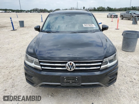 2021 Volkswagen Tiguan SE z VIN 3VV3B7AX4MM075946, wystawiony jako Copart lot #54315625 z przebiegiem 62 399 mil mil oraz Szkoda całkowita • Salvage title. Historia ofert i sprzedaży dostępna na DreamBid. Obrazek 5.