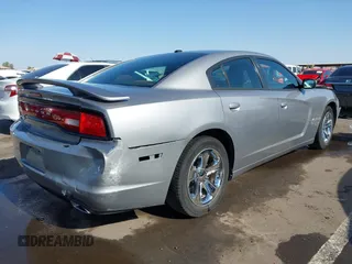 2013 Dodge Charger SE z VIN 2C3CDXBG0DH690682, wystawiony jako IAAI lot #42271976 z przebiegiem 161 176 mil mil oraz . Historia ofert i sprzedaży dostępna na DreamBid. Obrazek 4.