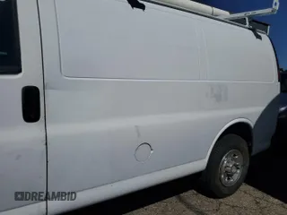 2013 Chevrolet Express Cargo z VIN 1GCWGFCA8D1175464, wystawiony jako IAAI lot #42409029 z przebiegiem 166 299 mil mil oraz . Historia ofert i sprzedaży dostępna na DreamBid. Obrazek 36.