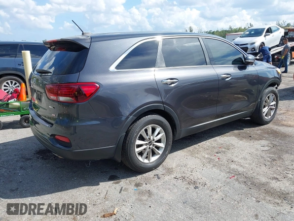 2019 Kia Sorento LX with VIN 5XYPG4A32KG538030, listed as a IAAI auction lot 41628882 with 120,392 mi miles. Bid and sale history available at carsss.com. Image 4.
