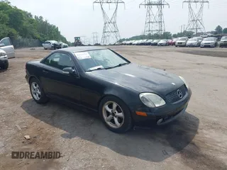 2003 Mercedes-Benz SLK 320 z VIN WDBKK65F83F275490, wystawiony jako IAAI lot #42434920 z przebiegiem 101 157 mil mil oraz . Historia ofert i sprzedaży dostępna na DreamBid. Obrazek 1.