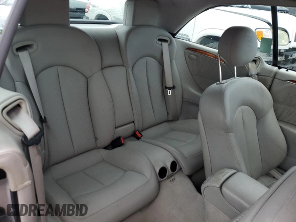 2005 Mercedes-Benz CLK 320 z VIN WDBTK65G85T035650, wystawiony jako Copart lot #55612865 z przebiegiem 93 588 mil mil oraz Szkoda całkowita • Salvage title. Historia ofert i sprzedaży dostępna na DreamBid. Obrazek 10.