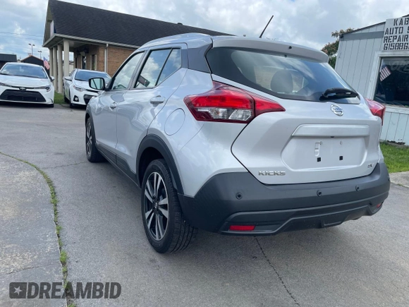 2020 Nissan Kicks SV with VIN 3N1CP5CVXLL502134, listed as a Copart auction lot 61497105 with 106,650 mi miles and Salvage title. Bid and sale history available at DreamBid. Image 3.