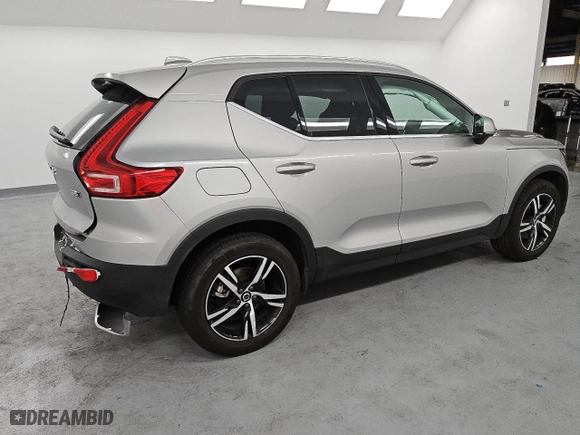 2024 Volvo XC40 Core Bright Theme with VIN YV4L12UK0R2343309, listed as a Copart auction lot 80391504 with 11,603 mi miles and Clean Title. Bid and sale history available at carsss.com. Image 3.