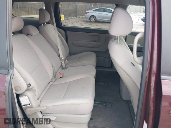 2017 Kia Sedona LX with VIN KNDMB5C12H6236364, listed as a IAAI auction lot 41924391 with 100,546 mi miles. Bid and sale history available at carsss.com. Image 8.